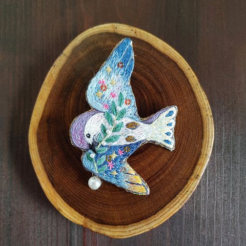 刺繍ブローチ　鳥とパールの実