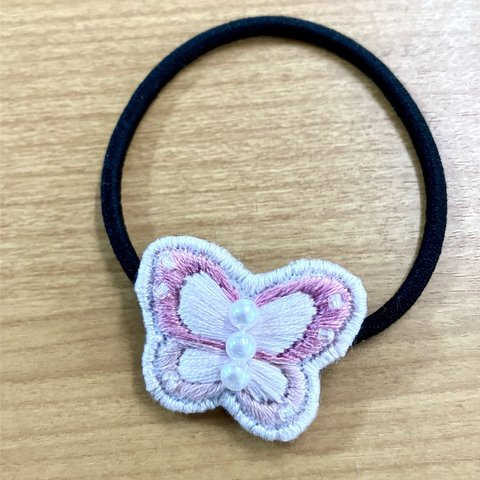 《送料無料》刺繍ヘアゴム（ちょうちょ　ピンク）