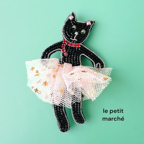 猫のバレリーナ\noirのビーズ刺繍ブローチ