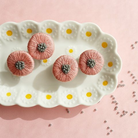 まるい刺繍ピンク　ピアス/イヤリング