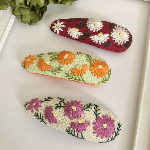 デイジーの手刺繍ぱっちんどめ(受注制作)