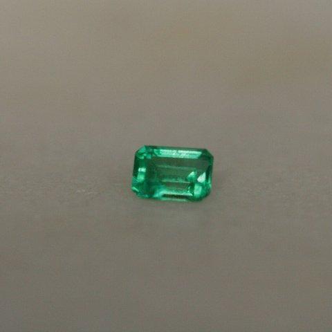 エメラルド 0.118ct