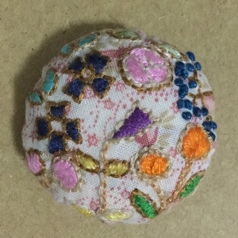 -Jonquille- フラワー刺繍  くるみボタン風ヘアゴムorブローチ③