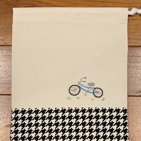 手刺繍入りポーチ♬