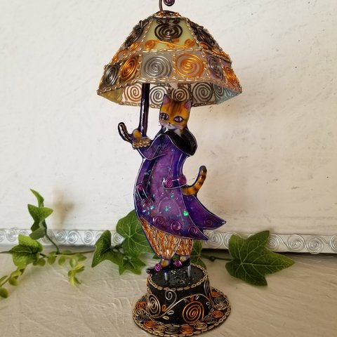 傘をさす猫ライトアップ(紫コート)