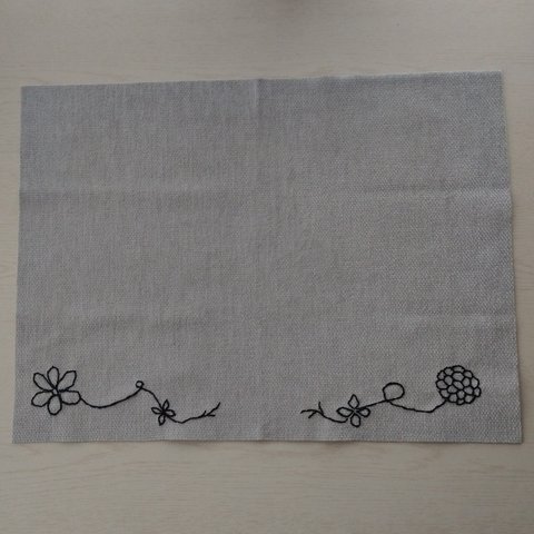 シック&シンプル 花の手刺繍ランチョンマット