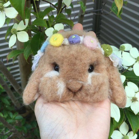 花飾りのウサギさんブローチ