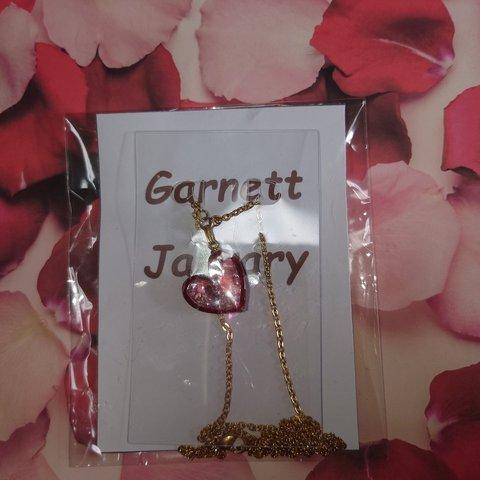 Garnet heart pendant gold 1