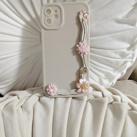 iPhone１１専用スマホケース🌸樹脂粘土ピンクの花