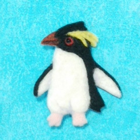 イワトビペンギンのブローチ🐧