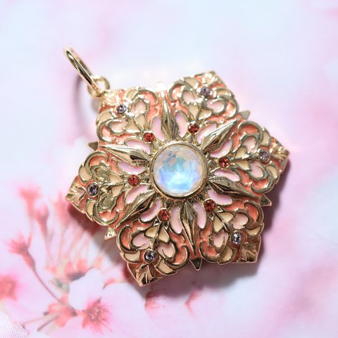 【Holyflake Amulet（白桜）】ラッキーモチーフのお守りネックレス💎　(手鏡とポーチ付き）オリジナルパーツ使用