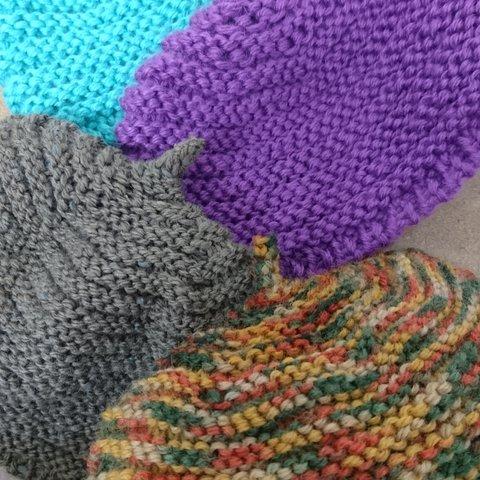 棒針で編んだどんぐり帽子   (2〜３才）