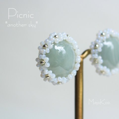 再販×3「  Picnic "another sky"  」 イヤリング/ピアス   *ビーズリング・花・大ぶり・韓国・セージグリーン*