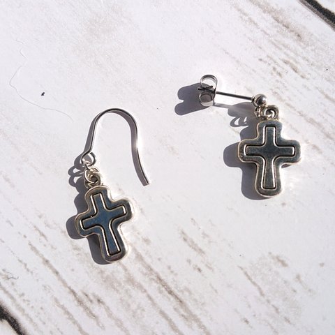 【メンズでもペアでも!】Cute Cross Pierce 【送料無料♪】