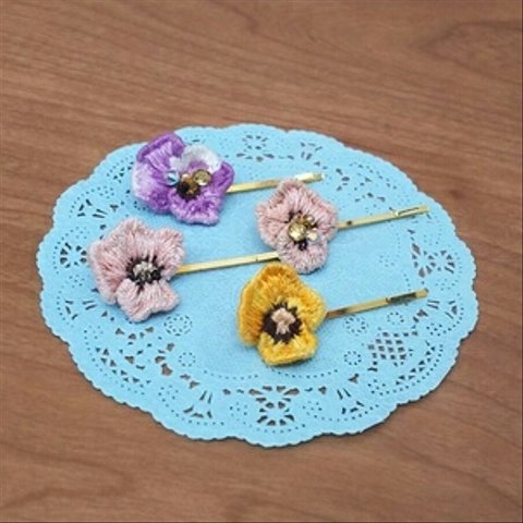 ちくちく手刺繍ヘアピン(パンジー)(ビーズ有りPP)