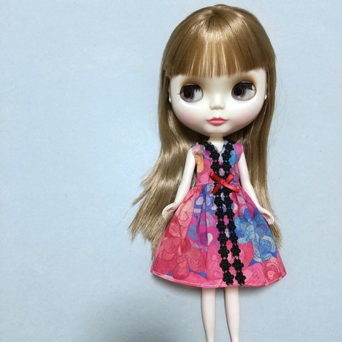 （Discount!💓）花柄LIBERTYプリントのVネックワンピース　ブライス　リカちゃん　アウトフィット