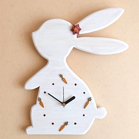 【送料無料】白ウサギの壁掛け腹時計