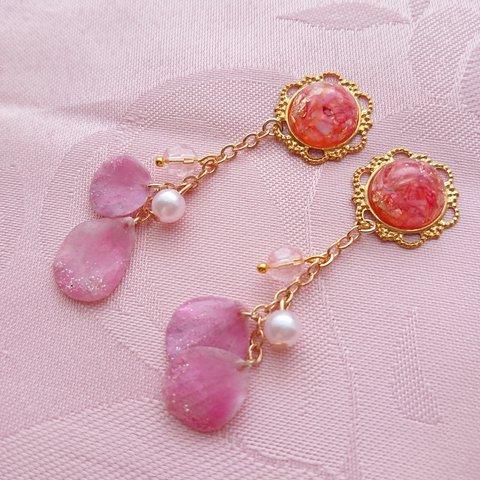 ストロベリーフィールドと紫陽花の桜色春ピンクピアス/イヤリング/レジン