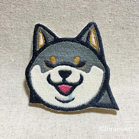 刺繍ブローチ（黒柴よだれ）