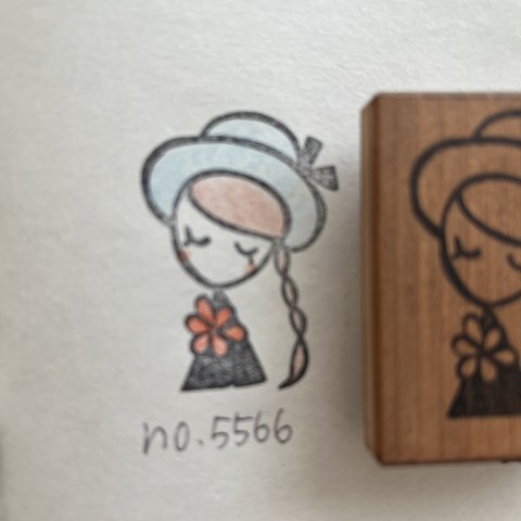 スタンプ　No. 5566帽子をかぶった三つ編み女の子