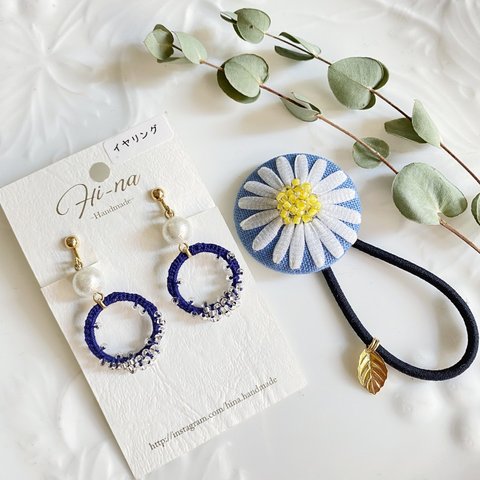 1点のみハッピーバッグ⭐︎ビーズクロッシェのネイビーピアス（イヤリング）&お花刺繍のヘアゴムセット⭐︎福袋