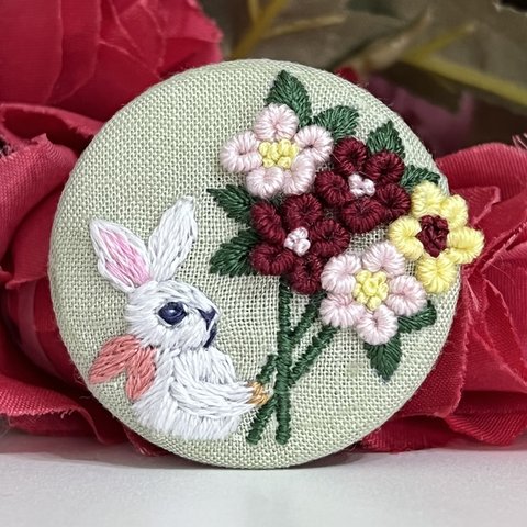 刺繍ブローチ　ヘアゴム　うさぎ　刺繍　夏　花　ハンドメイド　ギフト