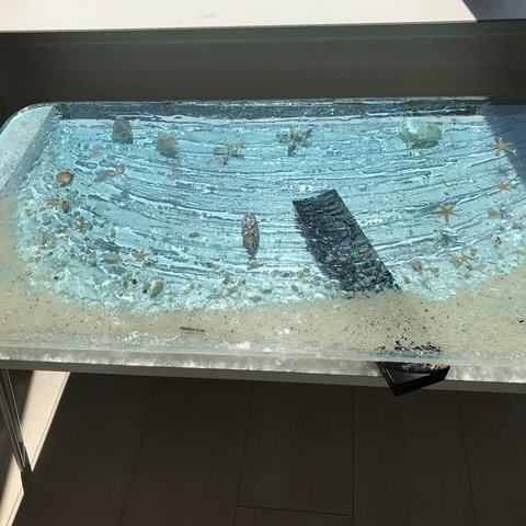 折りたたみガラスセンターテーブル ホワイトビーチ  波打ち際のヒトデやシェル達 砂浜
