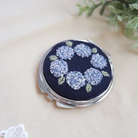 紫陽花刺繍のコンパクトミラー【ブルー】