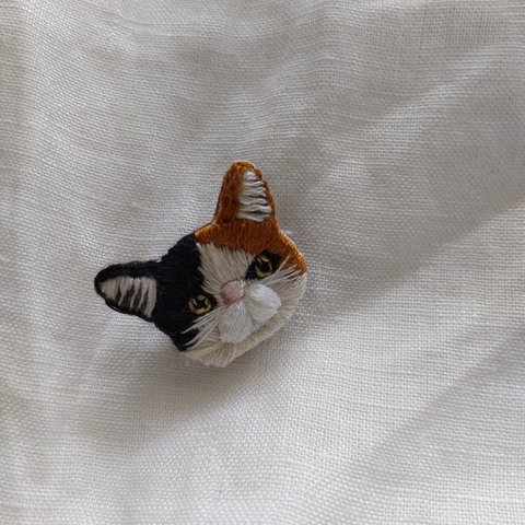 ねこ 猫 ブローチ 刺繍