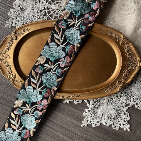 インド刺繍リボン　花　インド刺繍　スパンコール　刺繍リボン　リボン　りぼん　※普通郵便はお届けに1週間近くかかります。お急ぎの方は必ずクロネコヤマトをお選びください