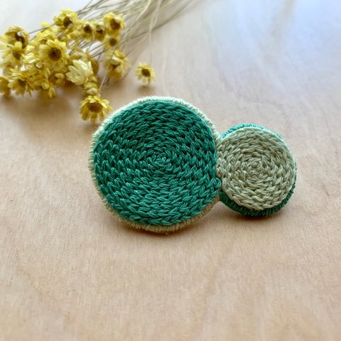 刺繍ブローチ／ふたつのまる・グリーン