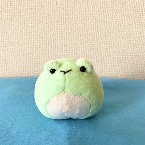 たまごカエルのぬいぐるみ