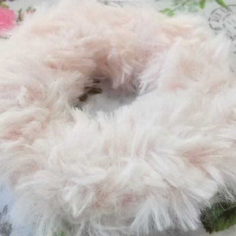 ふわふわの毛糸で編んだシュシュ　◆ファーヤーン　ピンク◆