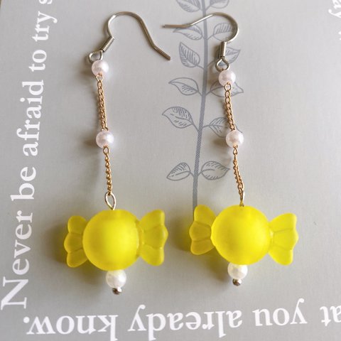 揺れるキャンディピアス.*･ﾟyellow💛