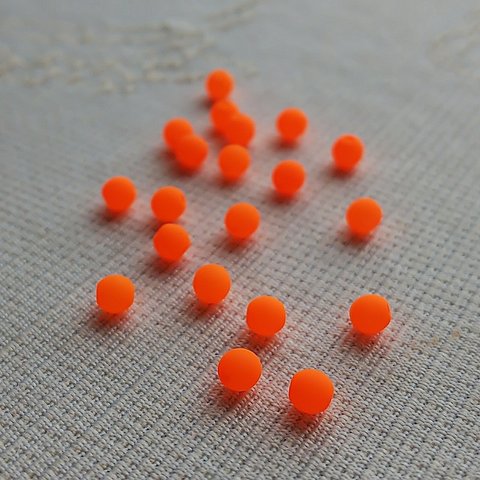 ポンポンオレンジ〜3mm〜　チェコビーズ　3mm 20個
