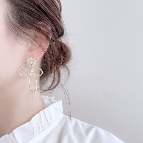 ビジューパール×ツイストリボンピアス/イヤリング　ゴールド　【金属アレルギー対応】