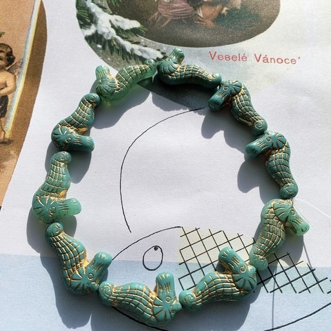 光るの入り【1コずつ販売】JIRI＊IVANA#czech beads#チェコビーズ　タツノオトシゴ sea horse28✖️18㍉　turquoise/bronze