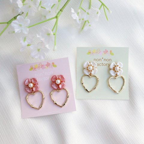 【SALE】ガーリーなお花とハートフープの耳飾り(ホワイト) 🌼 ピアス イヤリング