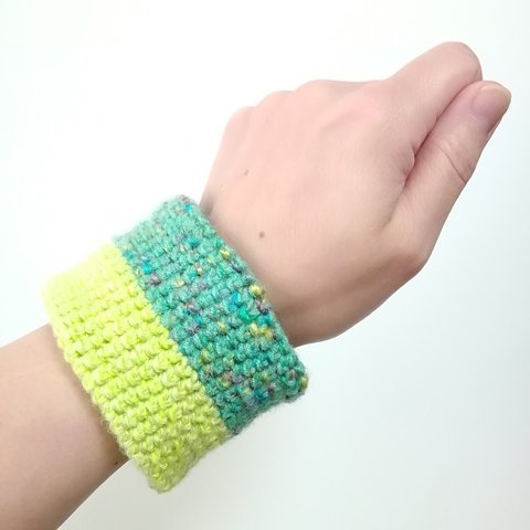 hand knitting バングル〈2トーンカラー〉　ニットブレスレット/引き揃え糸ブレスレット/ファンシーヤーン雑貨/ハンドニット/ファッション雑貨/アクセサリー/リストバンド