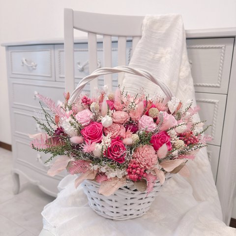 オーダー作品 ♡ 豪華 華やかなパステルピンクの花籠 ✽ フラワーバスケット 白いカゴ 花かご ウエディング お祝い