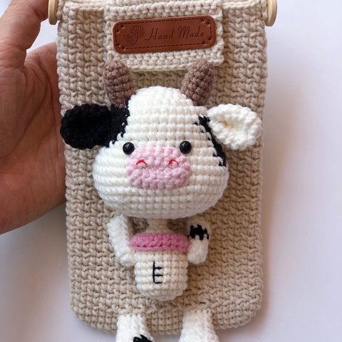 編みぐるみ　スマホポーチ　ポシェット　ハンドメイド　乳牛　牛ちゃん