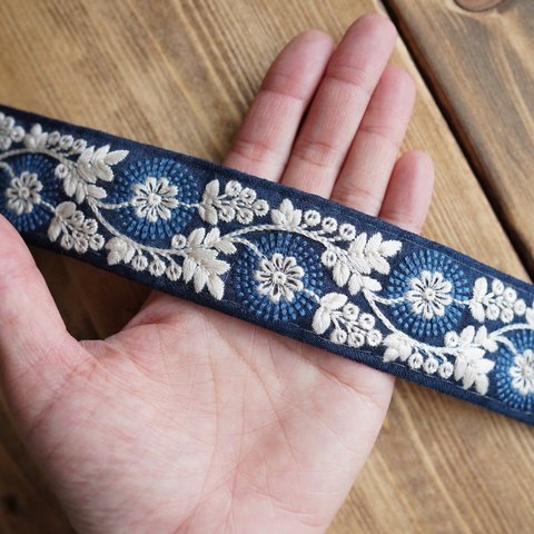 1mカット済【インド刺繍リボン】チュール　刺繍　リボン　りぼん   【ネイビー×ブルー】