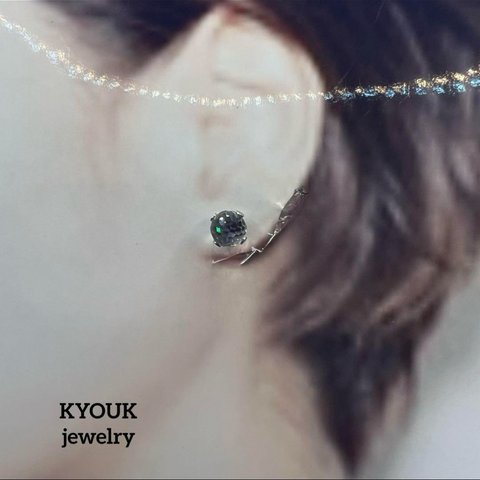 スワロフスキー　swarovski  スタッド　ピアス