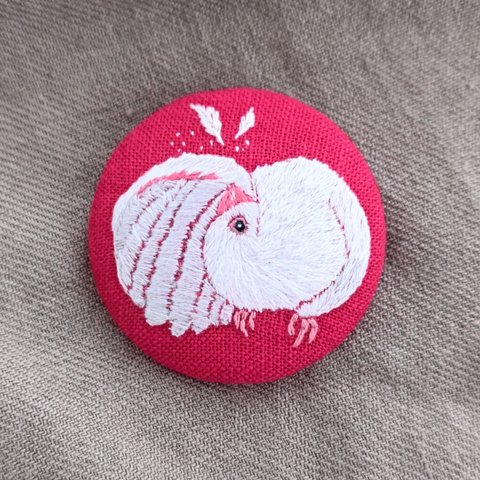 刺繍ブローチ&ヘアゴム   白文鳥   毛繕い