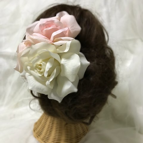 ウェディングヘッドドレス   ベビーピンクとオフホワイトの薔薇