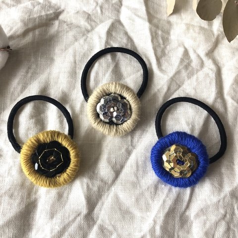 ウール刺繍のヘアゴム　Camellia