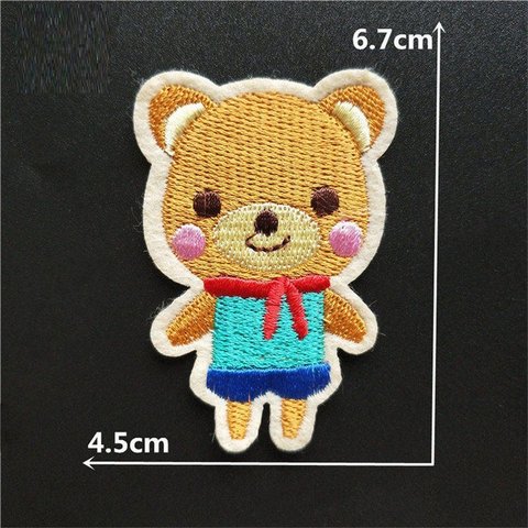 クマ刺繍　アイロン接着　４.5cm x 6.7cm