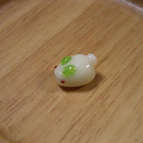 蓄光ガラス　うさぎ　とんぼ玉　ビーズ