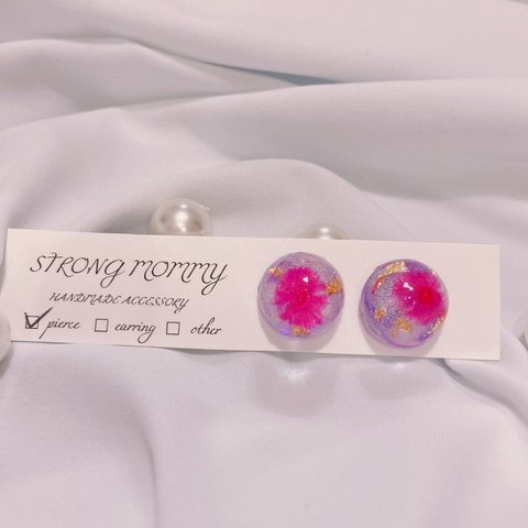 🌸かすみ草（ピンク）×紫陽花（白）×金箔✨樹脂ピアス