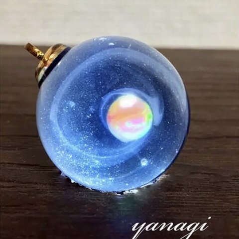 【宇宙レジン】白の惑星ペンダントトップ